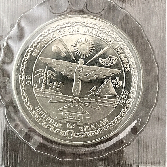 First Man on the Moon $5 Coin 1989 Republic of the Marshall Islands. LH - Picture 2 of 5